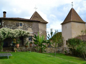 Prieuré du XVème restauré, jardin clos de 2000 m², piscine, cheminée, WiFi fibre, proche église - FR-1-653-219